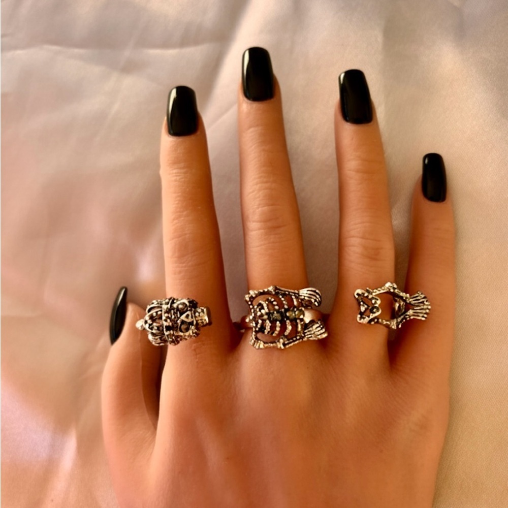 Skeleton Queen Multi-Finger Ring - Picture 6 of 16
